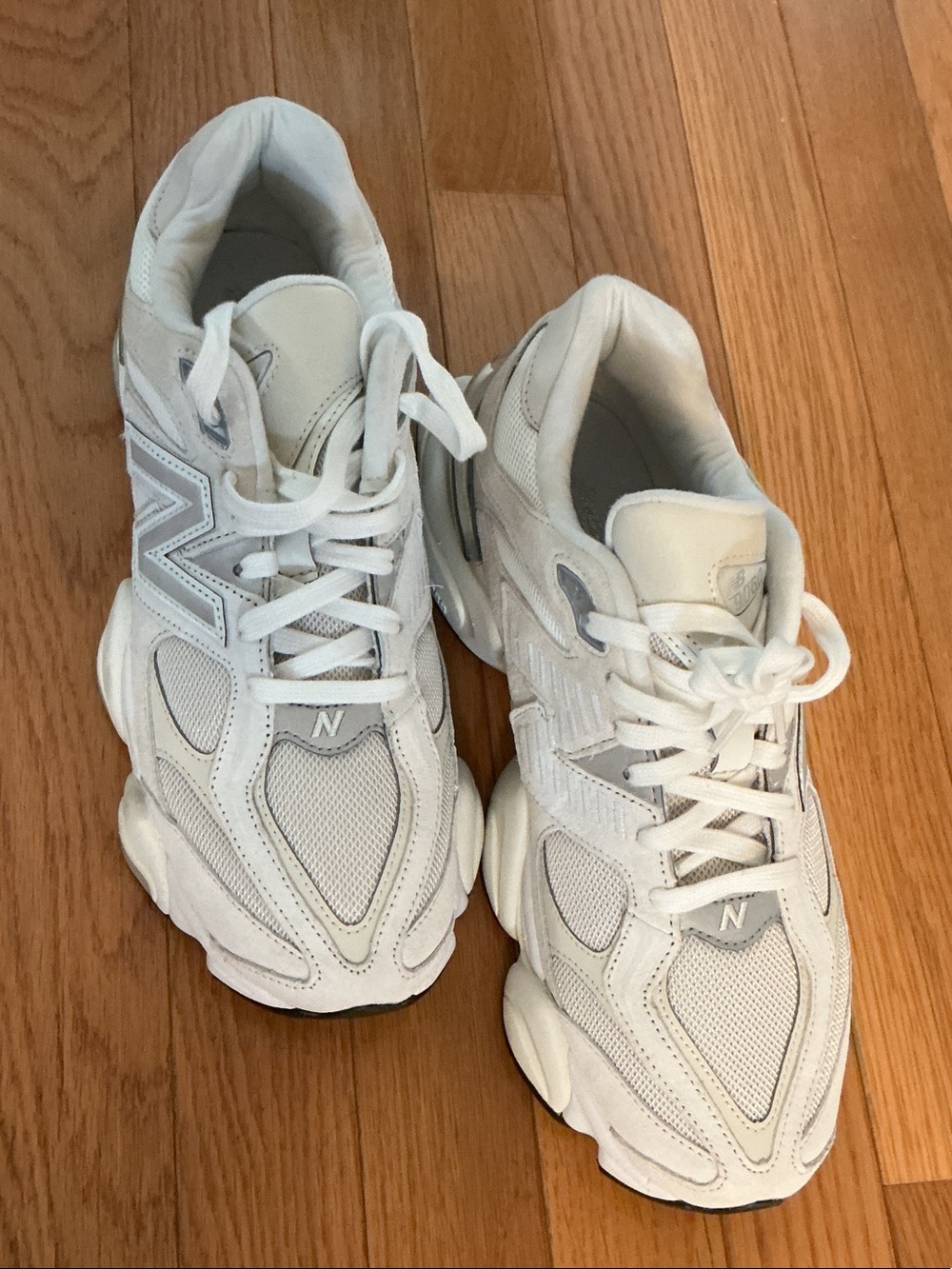 New Balance Men’s White Mesh & Leather Retro Running Sneakers